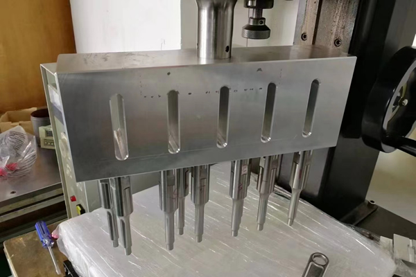 Ultrasonic plastic welding mold 2