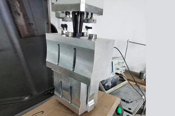 Ultrasonic plastic welding mold 2