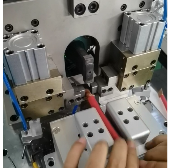 Ultrasonic nozzle machine